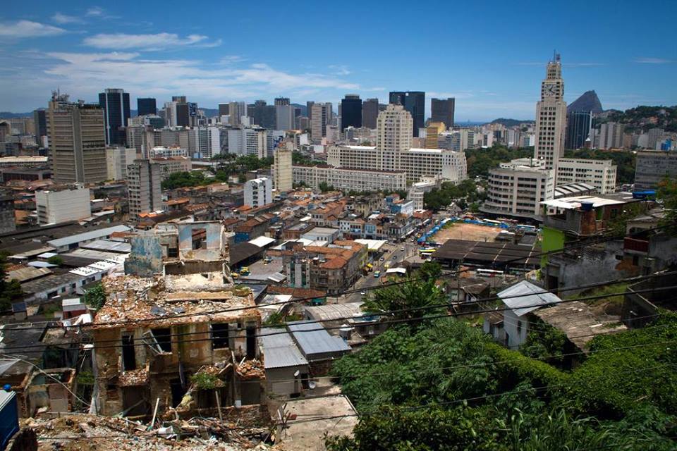 Morro da Providência, favela carioca considerada a primeira do Brasil, sofre com remoções. (Foto: Luiz Baltar)