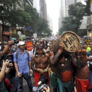 Protesto da Cúpula dos Povos, evento paralelo à Rio+20, em 2012. (Foto: ABr)