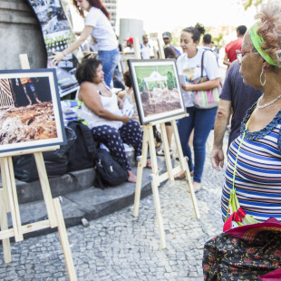 Exposição sobre o crime ambiental em Minas Gerais. Foto: Rosilene Miliotti / FASE