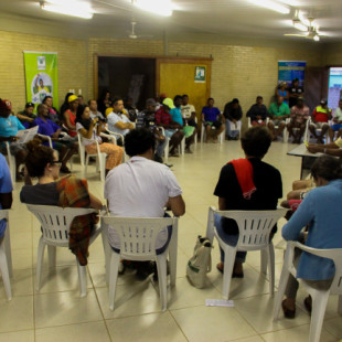 Encontro com pescadores de Povoação. (Foto: Flavia Bernardes / FASE)