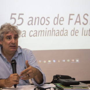 Cunca Bocayuva, ex-diretor da FASE no seminário 55 anos da FASE. (Foto: Rosilene Miliotti / FASE) 