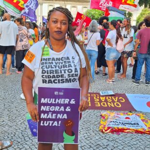 Mulher negra em Marcha